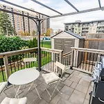 Globalstay Modern Townhomes In Lakeshore Steps To The Beach