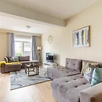 Globalstay Modern Townhomes In Lakeshore Steps To The Beach
