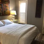 Grey Gardens Hamilton Instant Hotel & Guest House
