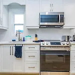Cozy 4-Bdrm Pet-Friendly East Hamilton Escape