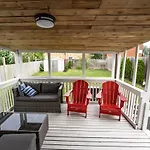 Cozy 4-Bdrm Pet-Friendly East Hamilton Escape