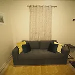 Cozy 1 Bedroom Centrally Located
