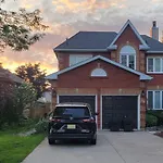 Lake-Walk House 3 Bed 2 Bath Apt