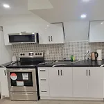 Lake-Walk House 3 Bed 2 Bath Apt