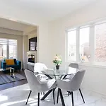 Stylish Home In Waterdown