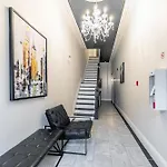 Modern Apartment In A Trendy Neighbourhood