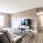 Spacious 2Br Apt - Near Dt Hamilton
