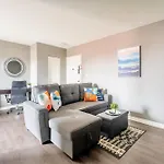2Bedroom Condo Unit- Near Dt Hamilton