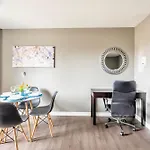 2Bedroom Condo Unit- Near Dt Hamilton