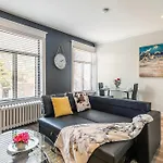 Cozy Condo On James Street North
