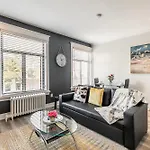Cozy Condo On James Street North