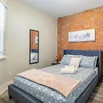 Cozy Condo On James Street North