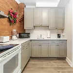 2 Bedroom Apt Near Downtown - King Bed Netflix