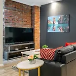 Apartment 2Br Unit - Sleeps 6 - James St