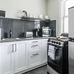 Modern Apartment With Kitchen On James St