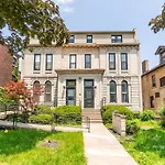 Modern Apartment On James St South