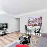 Modern Apt In Corktown Hamilton