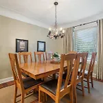 4 Bedroom Home In Hamilton