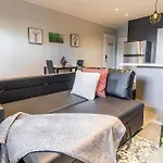 1Br - Queen Bed Apartment In Hamilton\'S Best Neighborhood