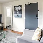 Modern 1Br Apartment - James South