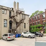 Modern 1Br Apartment - James South