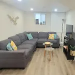 Lake-Walk House 3 Bed 2 Bath Apt