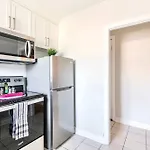 Modern Apartment In Corktown Hamilton Sleeps 4
