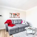 Modern Apartment In Corktown Hamilton Sleeps 4