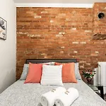 Cozy 1Br- Condo Unit - James Street North
