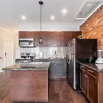 Cozy 1Br- Condo Unit - James Street North