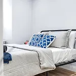 Beautiful Home Near Dt Go Hospitals Waterfalls