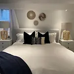 Beautiful Renovated Beach Cottage Home