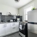 Modern Studio Apt - Heart Of Dt Hamilton