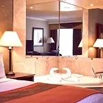 Hamilton Plaza Hotel And Conference Center