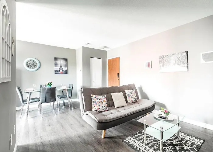 Stunning 2Br - King Bed Apartment - Prime Location!