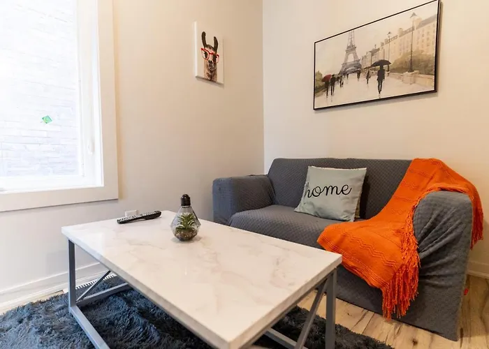 Modern 1 Bedroom Apartment With In-Suite Laundry