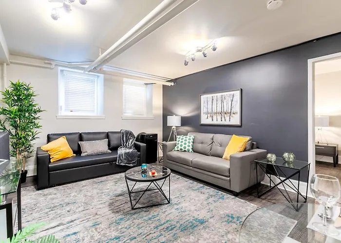 Modern Apartment In A Trendy Neighbourhood