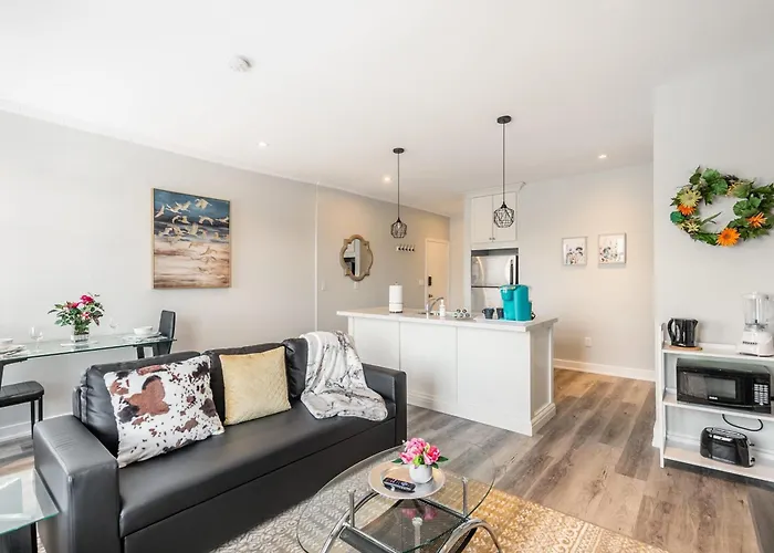 Cozy Condo On James Street North