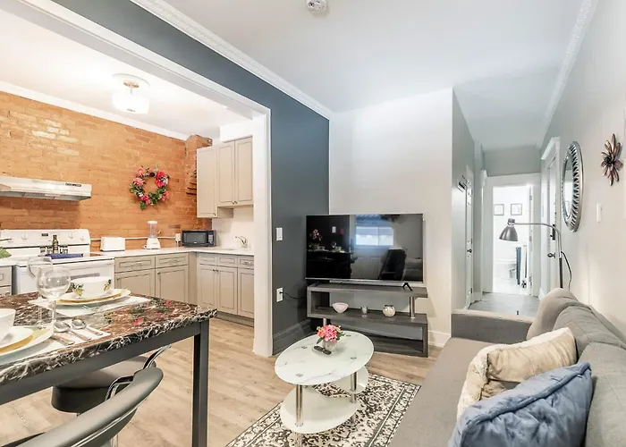 2 Bedroom Apt Near Downtown - King Bed Netflix