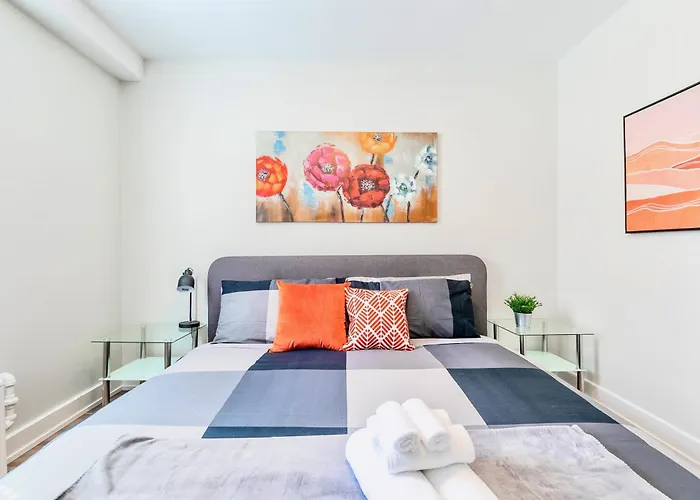 Modern Apt In Corktown Hamilton