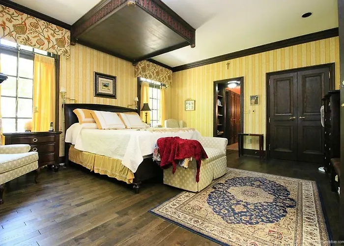 Downtown Hamilton Guesthouse Near Airport & St. Joseph\'S Hospital