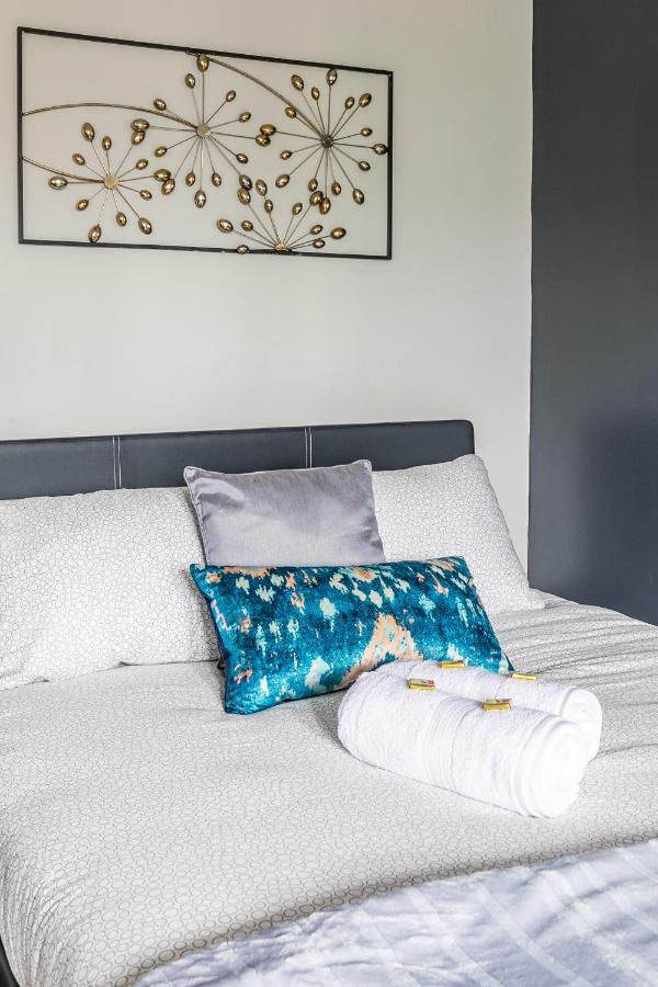 Upscale Studio - Boutique - Prime Walk Location! Apartment