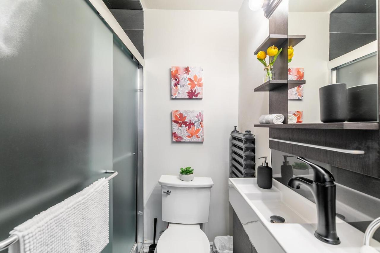 Upscale Studio - Boutique - Prime Walk Location! *