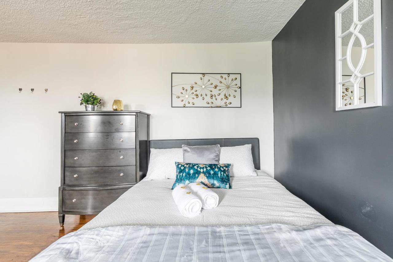 Upscale Studio - Boutique - Prime Walk Location!