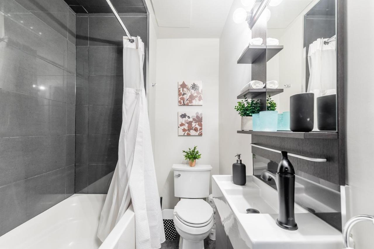 Upscale 1br - Boutique - Prime Downtown Location! *