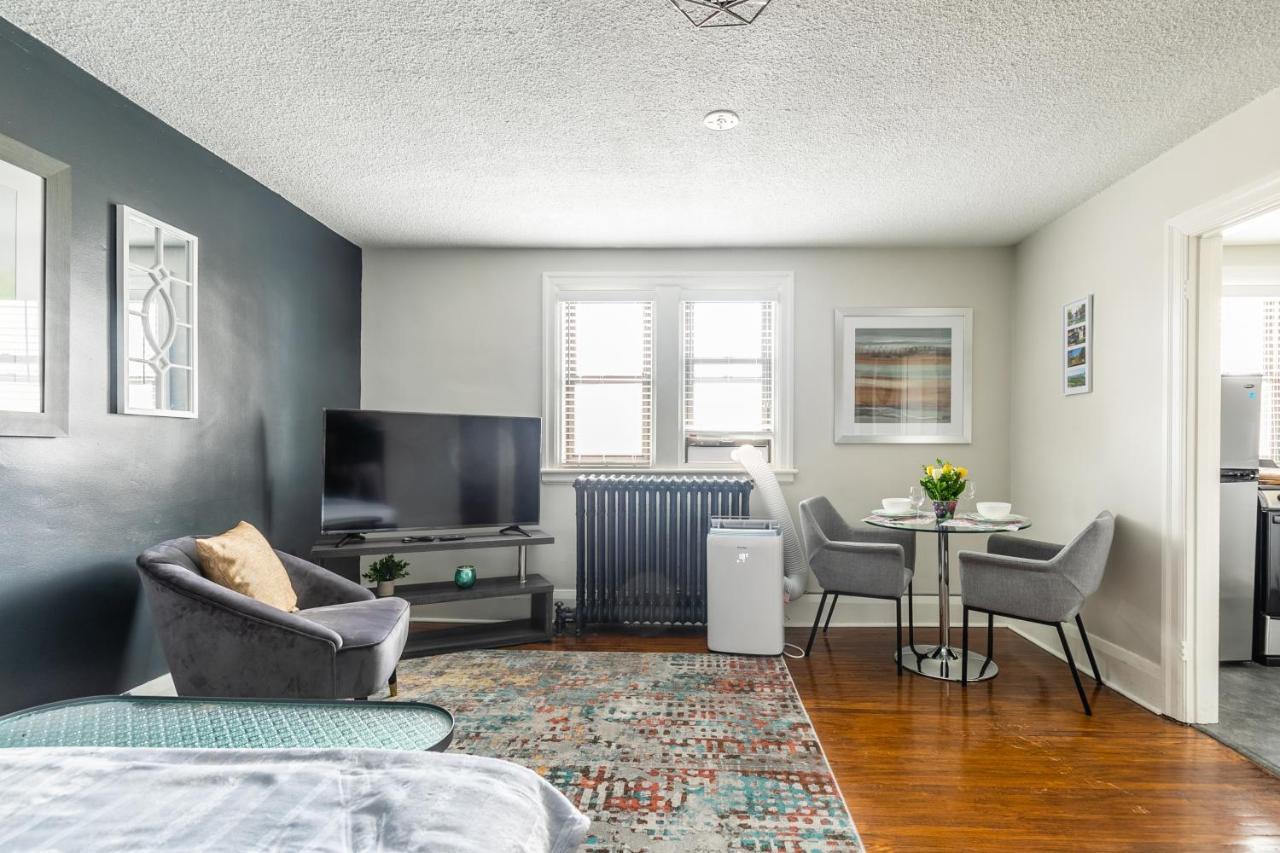 Upscale Studio - Boutique - Prime Walk Location! Apartment