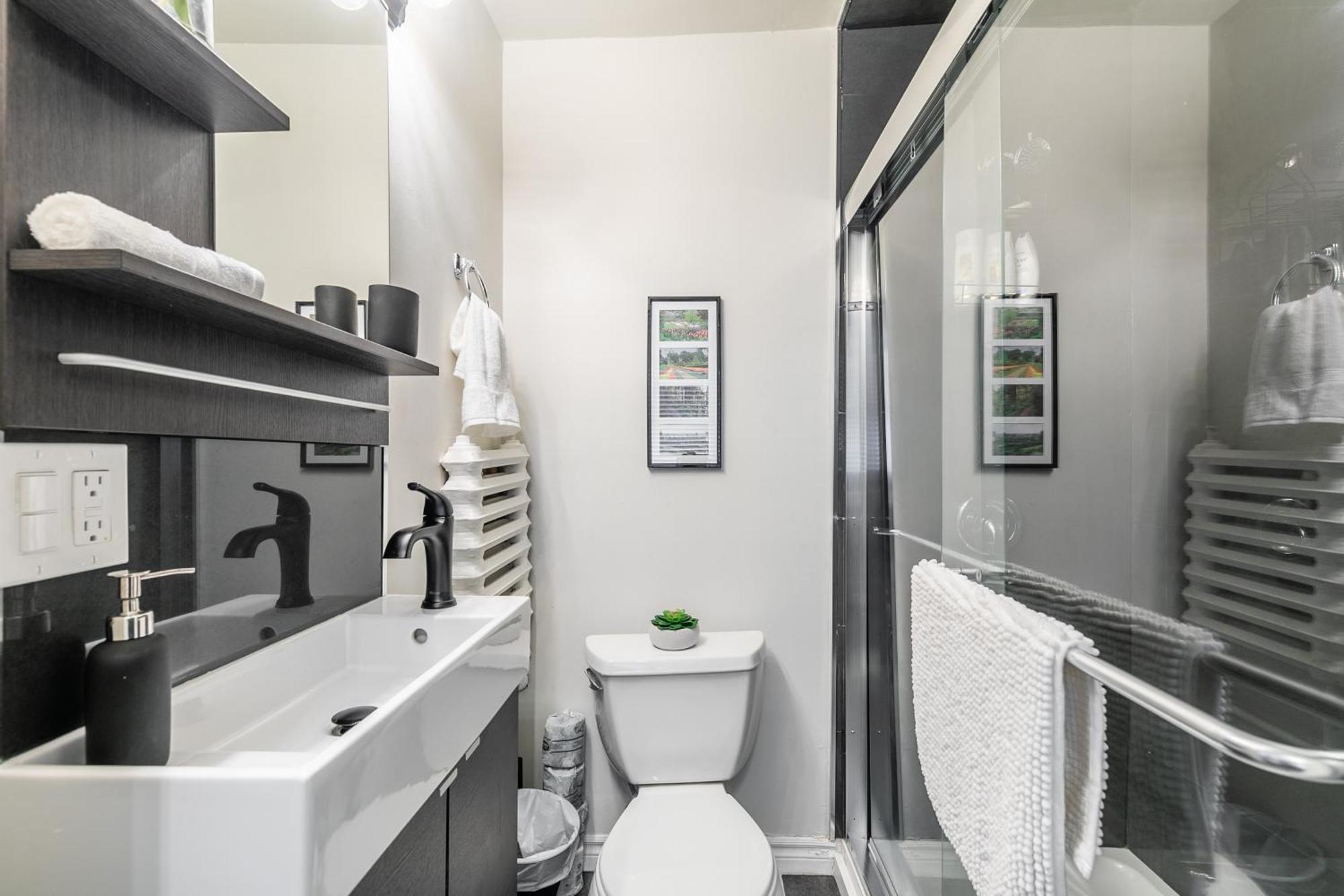 Upscale Studio - Boutique - Prime Downtown Location! Apartment *