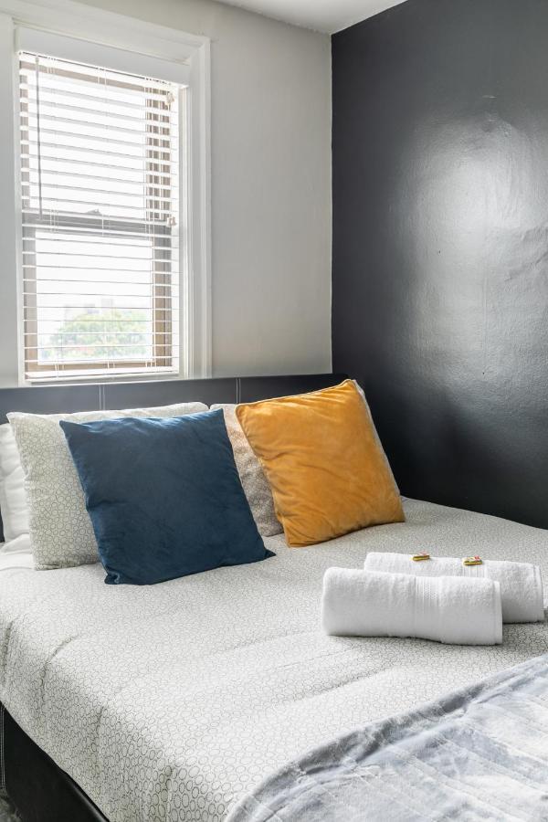 Apartment Upscale Studio - Boutique - Prime Downtown Location! *