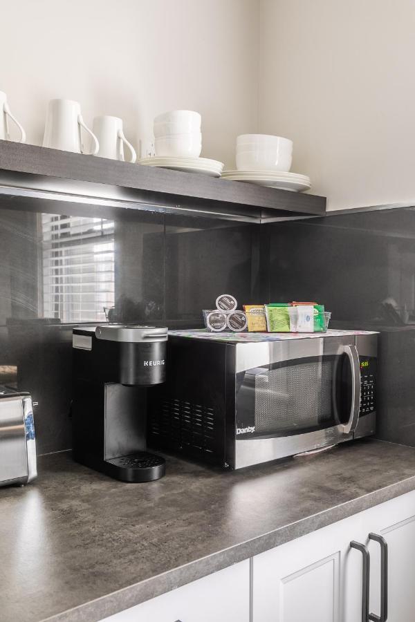 Upscale Studio - Boutique - Prime Downtown Location! *