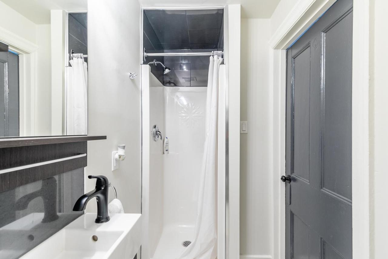 Upscale 1br - Boutique - Prime Location Downtown! * Hamilton